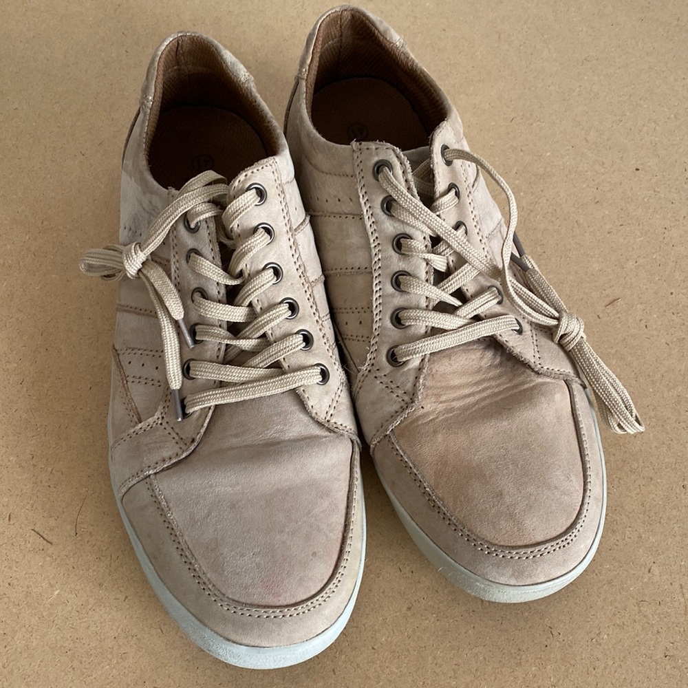 Sherpa’s Mens Suede Sneakers. Tan. Size EU41
